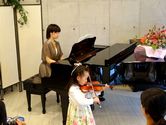 ピアノ教室、バイオリン教室のクレッシェレ音楽教室、ピアノ、バイオリン、チェロ、ソルフェージュの音楽教室のお楽しみ会でのピアノ、バイオリン、ソルフェージュの生徒さんの様子１