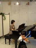 ピアノ教室、バイオリン教室のクレッシェレ音楽教室、ピアノ、バイオリン、チェロ、ソルフェージュの音楽教室の催事でのピアノ、バイオリン、生徒さん３０２
